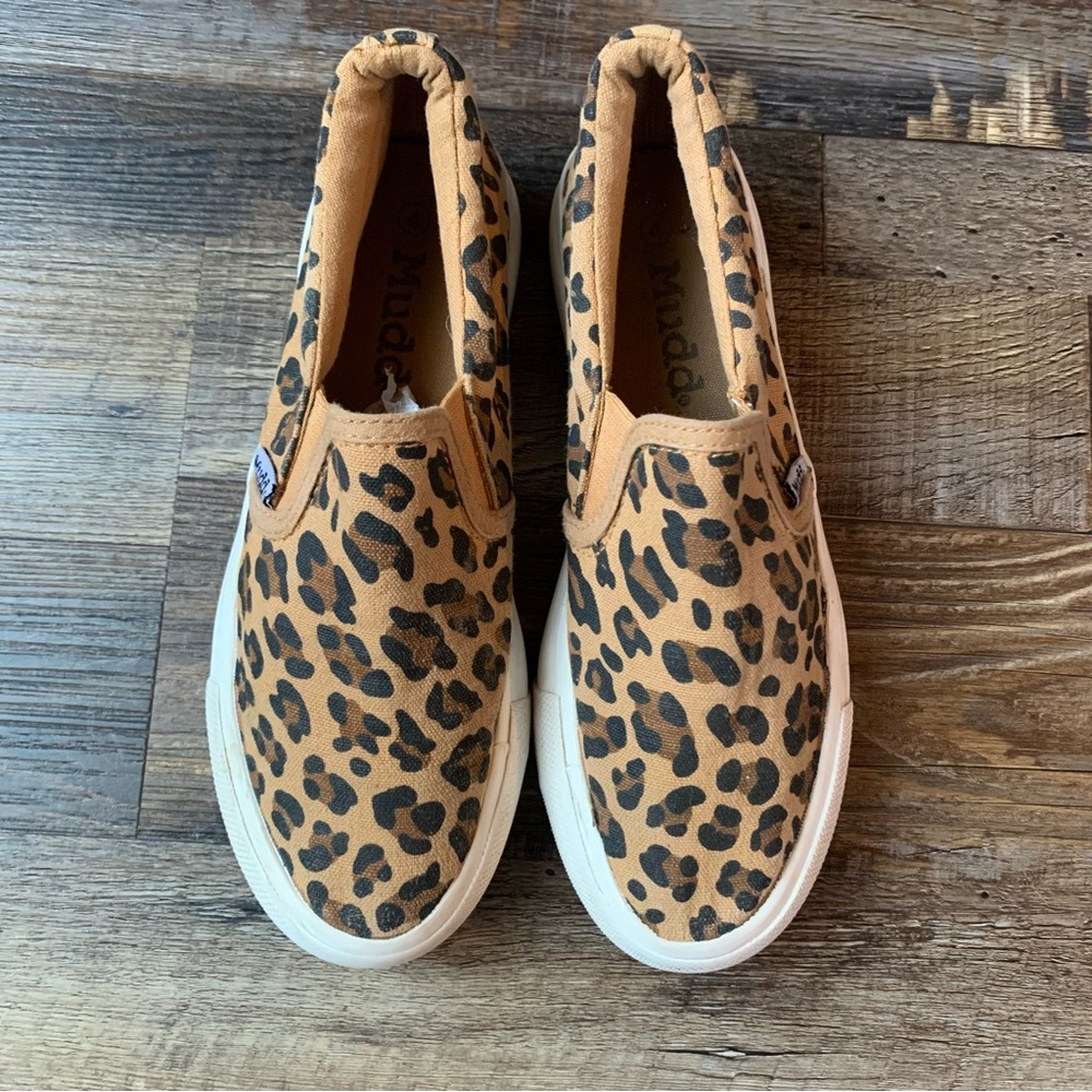 Leopard print canvas shoes